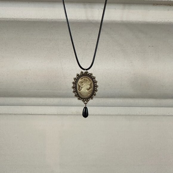 Ivory Victorian Cameo Necklace - Whimsigoth Academia Poetcore - Picture 6 of 8